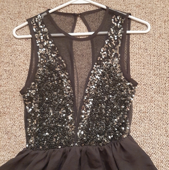 Gorgeous sequin party dress - Picture 2 of 3